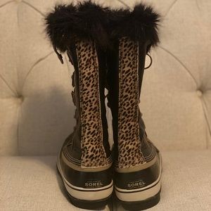 Leopard Sorel waterproof boots 9.5 fit like 9